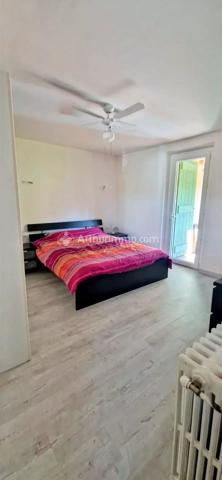 Vente                                                      Maison de village
                        
                     6 pièces                      110 m2                     à Briatexte