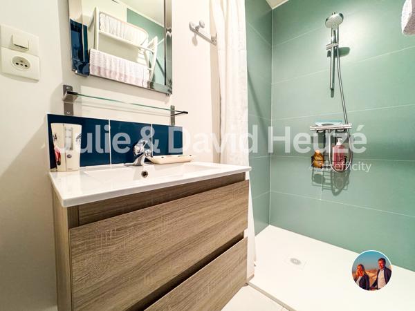 Maison
         5 pièces
        - 105 m² 586 000 € *