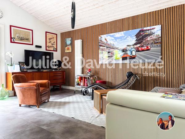 Maison
         5 pièces
        - 105 m² 586 000 € *