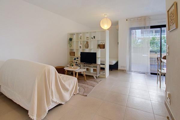 A LOUER EN EXCLUSIVITE - PORT FREJUS LOCATION APPARTEMENT STUDIO MEUBLE de 33m2 environ