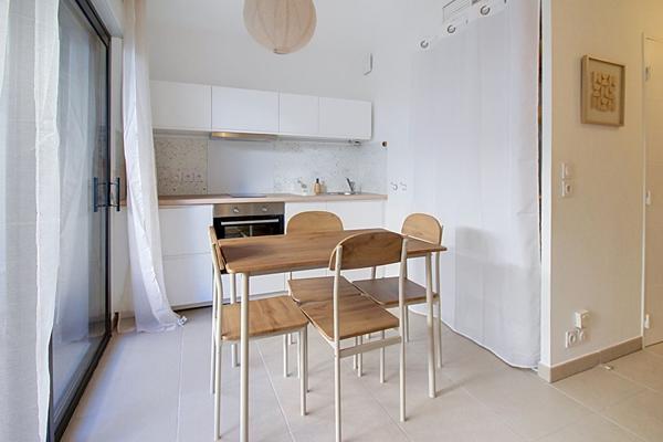 A LOUER EN EXCLUSIVITE - PORT FREJUS LOCATION APPARTEMENT STUDIO MEUBLE de 33m2 environ