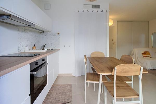 A LOUER EN EXCLUSIVITE - PORT FREJUS LOCATION APPARTEMENT STUDIO MEUBLE de 33m2 environ