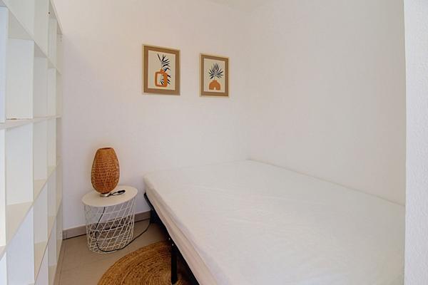 A LOUER EN EXCLUSIVITE - PORT FREJUS LOCATION APPARTEMENT STUDIO MEUBLE de 33m2 environ