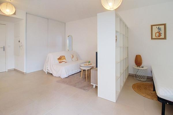 A LOUER EN EXCLUSIVITE - PORT FREJUS LOCATION APPARTEMENT STUDIO MEUBLE de 33m2 environ