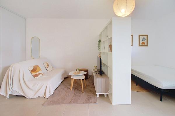 A LOUER EN EXCLUSIVITE - PORT FREJUS LOCATION APPARTEMENT STUDIO MEUBLE de 33m2 environ
