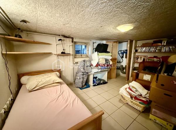 Haucourt Moulaine dans le quartier prisé de saint Charles : maison à rénover avec 529 m2 de terrain!
Au rez de chaussée passez l’entrée et venez découvrir une vaste cuisine à rénover donnant accès à l’extérieur , un séjour lumineux donnant accès à une cour sur l'avant de la maison ,
Au premier étage 2 grandes chambres , le pallier donnant accès à un balcon , 
Au dernier étage 1 salle de bain et 2 chambres ,
Profitez d’un vaste extérieur, d’une dépendance et d’un garage 
Très belle bâtisse à rénover !
TRAVAUX IMPORTANTS A PREVOIR

A voir rapidement !