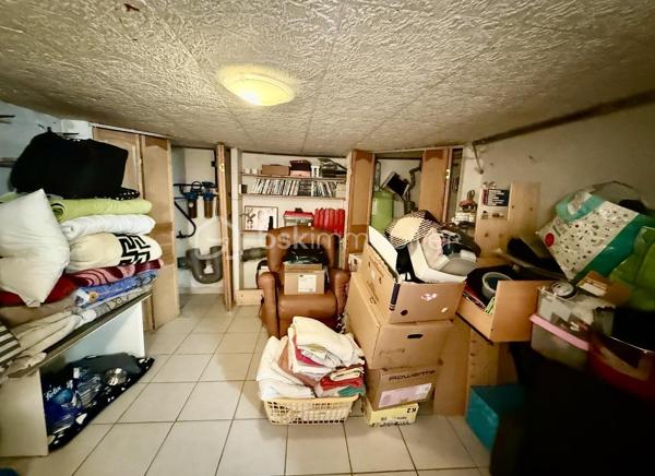 Haucourt Moulaine dans le quartier prisé de saint Charles : maison à rénover avec 529 m2 de terrain!
Au rez de chaussée passez l’entrée et venez découvrir une vaste cuisine à rénover donnant accès à l’extérieur , un séjour lumineux donnant accès à une cour sur l'avant de la maison ,
Au premier étage 2 grandes chambres , le pallier donnant accès à un balcon , 
Au dernier étage 1 salle de bain et 2 chambres ,
Profitez d’un vaste extérieur, d’une dépendance et d’un garage 
Très belle bâtisse à rénover !
TRAVAUX IMPORTANTS A PREVOIR

A voir rapidement !