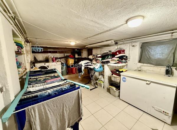 Haucourt Moulaine dans le quartier prisé de saint Charles : maison à rénover avec 529 m2 de terrain!
Au rez de chaussée passez l’entrée et venez découvrir une vaste cuisine à rénover donnant accès à l’extérieur , un séjour lumineux donnant accès à une cour sur l'avant de la maison ,
Au premier étage 2 grandes chambres , le pallier donnant accès à un balcon , 
Au dernier étage 1 salle de bain et 2 chambres ,
Profitez d’un vaste extérieur, d’une dépendance et d’un garage 
Très belle bâtisse à rénover !
TRAVAUX IMPORTANTS A PREVOIR

A voir rapidement !