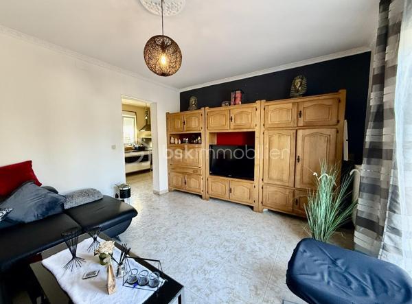 Haucourt Moulaine dans le quartier prisé de saint Charles : maison à rénover avec 529 m2 de terrain!
Au rez de chaussée passez l’entrée et venez découvrir une vaste cuisine à rénover donnant accès à l’extérieur , un séjour lumineux donnant accès à une cour sur l'avant de la maison ,
Au premier étage 2 grandes chambres , le pallier donnant accès à un balcon , 
Au dernier étage 1 salle de bain et 2 chambres ,
Profitez d’un vaste extérieur, d’une dépendance et d’un garage 
Très belle bâtisse à rénover !
TRAVAUX IMPORTANTS A PREVOIR

A voir rapidement !