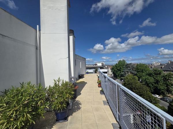 Appartement à louer 1 217 € CC Pau 2 p 69 m² DPE E