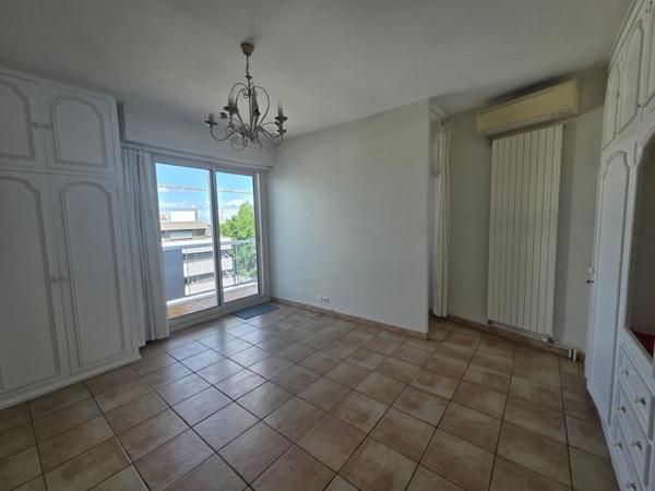 Appartement à louer 1 217 € CC Pau 2 p 69 m² DPE E