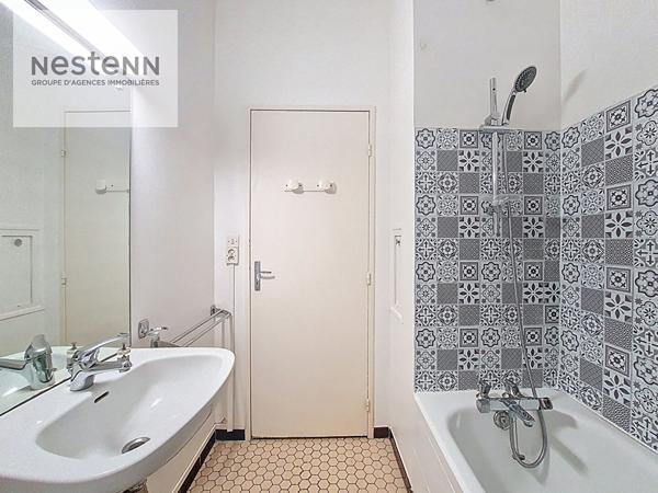 Orléans DUNOIS ! Tous commerces et transports à pied, appartement 1 chambre avec parking en sous sol !