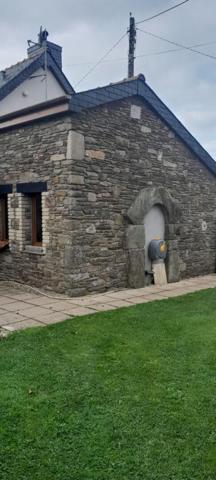 29530 Plonévez du Faou longère  5 chambres  garage état irréprochable Gîte possible