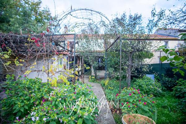 Rare à Bram - Maison de village avec terrain arboré et dépendances