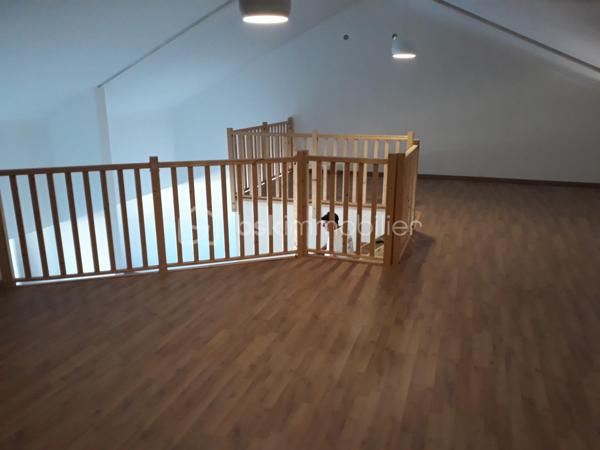 Investisseurs, découvrez une opportunité rare sur le secteur de Trois-Mares!

Située dans le secteur de Trois-Mares, au Tampon, cette propriété offre une configuration particulièrement recherchée par les investisseurs : une maison principale de 130 m² complétée par une dépendance indépendante de 38 m², sur un terrain d'environ 425 m².

Son véritable atout ? Un modèle locatif déjà éprouvé.

Jusqu'à récemment ( Juin), la maison était exploitée en colocation de 4 chambres, tandis que la dépendance elle, est toujours louée de manière indépendante. 
Cette configuration permet de générer 2 710 € de loyers mensuels, soit 32 520 € de revenus locatifs annuels.
Correspondant à une rentabilité brute d'environ 8,6 %, sur le prix de vente de 379 000 € HAI.

Aujourd'hui, la maison principale est libre de toute occupation, offrant à son futur propriétaire la liberté de relancer une activité de colocation, de proposer une location classique ou encore d'occuper le logement tout en conservant la dépendance comme source de revenus. La dépendance reste actuellement louée, assurant un revenu locatif immédiat, de 750€/mois.

Une configuration offrant de nombreuses possibilités
Ce bien séduira aussi bien :

-les investisseurs souhaitant optimiser leur rendement locatif,
-les professions libérales recherchant un espace indépendant,
-les acquéreurs désirant financer une partie de leur résidence principale grâce à un revenu complémentaire.

Les prestations: 
Maison construite en 2003, d'environ 130 m² habitables, avec grande mezzanine à l'étage.
Dépendance indépendante de 38 m².
Terrain de 425 m²
4 chambres dans la maison principale, et  chambre dans la dépendance.
Terrasse, jardin et balcon
Vue mer: le balcon offre une agréable vue sur le littoral Sud, dans un environnement verdoyant et résidentiel.
Double accès indépendants dont un portail avec portail motorisé. 
Plusieurs stationnements
Quartier calme et résidentiel
Proximité des commodités et des principaux axes routiers.
Proche des universités.

La proximité des universités et des établissements d'enseignement supérieur constitue un véritable atout pour une exploitation en colocation, 
avec une demande locative soutenue sur le secteur.

Le bien est en bon état général et ne nécessite pas de gros travaux avant une nouvelle exploitation. 
À noter : 
-assainissement individuel non conforme
- un seul compteur unique pour l'eau et l'électricité alimentant la maison ainsi que la dépendance.
- 1 chauffe eau solaire pour chaque logement. 

Les points forts:

✔ Potentiel locatif déjà démontré
✔ Maison libre, prête à être exploitée selon votre stratégie
✔ Dépendance actuellement louée
✔ Rentabilité brute potentielle d'environ 8,6 %
✔ Secteur recherché de Trois-Mares
✔ Investissement à forte valeur patrimoniale


Que vous recherchiez un investissement à forte rentabilité ou une résidence principale capable de générer un revenu complémentaire, cette propriété réunit des atouts rarement réunis sur le marché.
Prix : 379 000 € HAI

Contactez-moi dès aujourd'hui pour découvrir tout le potentiel de ce bien et organiser une visite.

Mots clé: Investissement/locatif/Rentabilité 8,6 %/Colocation/Maison avec dépendance/Double entrée indépendante/Revenus locatifs/Profession libérale//Proche universités/Trois-Mares – Le Tampon/Aucun gros travaux/Revenu complémentaire/Investisseur recherché