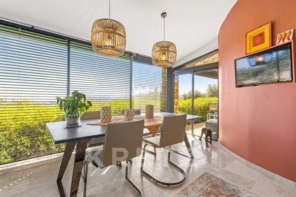 Villa avec piscine vue mer sur la baie de Cannes