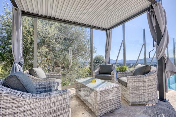 Villa avec piscine vue mer sur la baie de Cannes