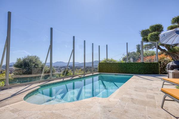 Villa avec piscine vue mer sur la baie de Cannes