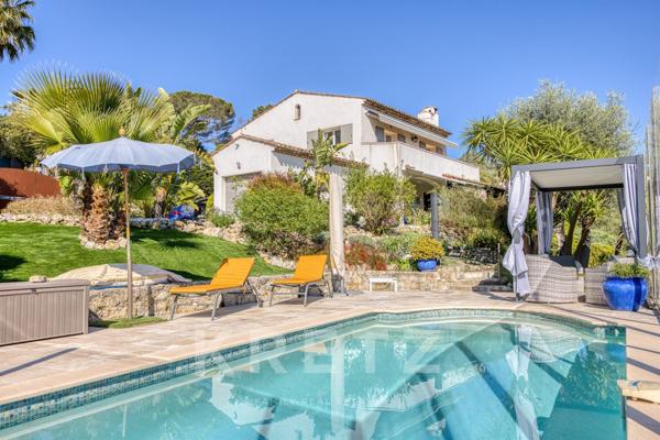 Villa avec piscine vue mer sur la baie de Cannes