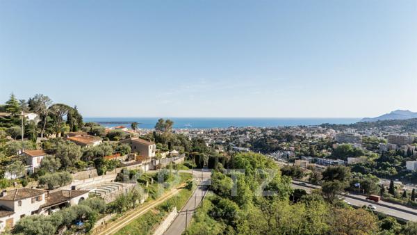 Villa avec piscine vue mer sur la baie de Cannes