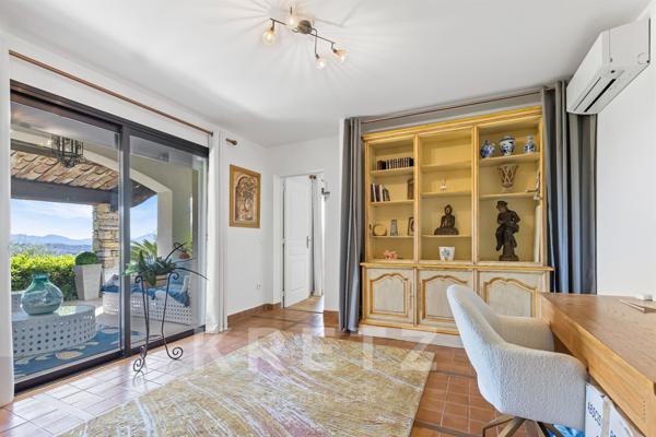 Villa avec piscine vue mer sur la baie de Cannes