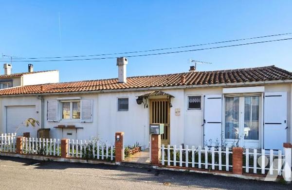 Saint Martin de Crau à 6mn du centre, maison de plain-pied sur un terrain de 400m² comprenant: ...