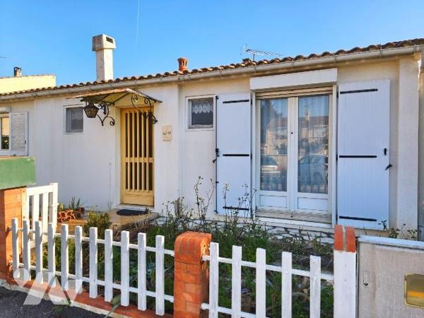 Saint Martin de Crau à 6mn du centre, maison de plain-pied sur un terrain de 400m² comprenant: ...