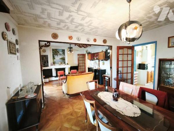 Saint Martin de Crau à 6mn du centre, maison de plain-pied sur un terrain de 400m² comprenant: ...