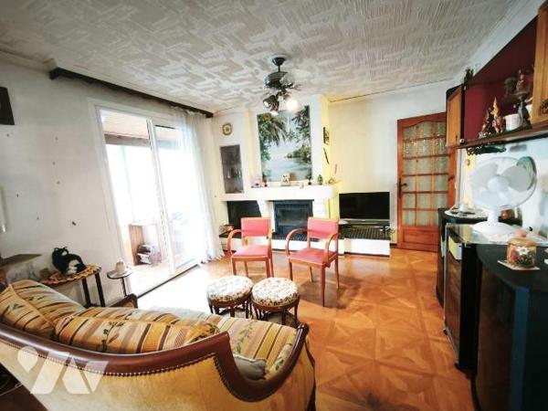 Saint Martin de Crau à 6mn du centre, maison de plain-pied sur un terrain de 400m² comprenant: ...