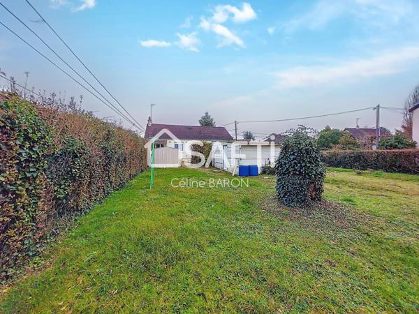 Maison de plain-pied avec garage et jardin arboré