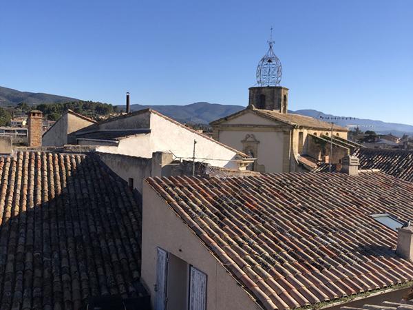 SOUS OFFRE - Lauris "vieux village" : maison de village 65 m2 avec petit toit terrasse - 3 p