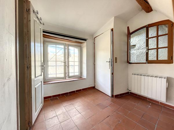 SOUS OFFRE - Lauris "vieux village" : maison de village 65 m2 avec petit toit terrasse - 3 p