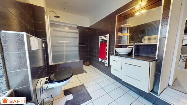 Maison de ville composé de deux logements + garage