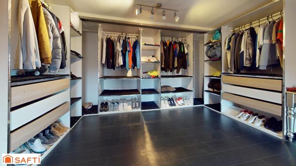 Maison de ville composé de deux logements + garage