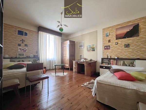 EXCLUSIVITE - Grande maison 5ch/bureau avec atelier/garage de 65m².