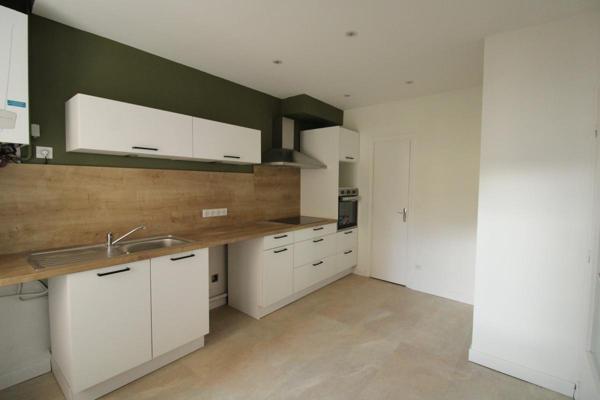 4 PLACE DU THERON - F4 au 1er étage - LUMINEUX