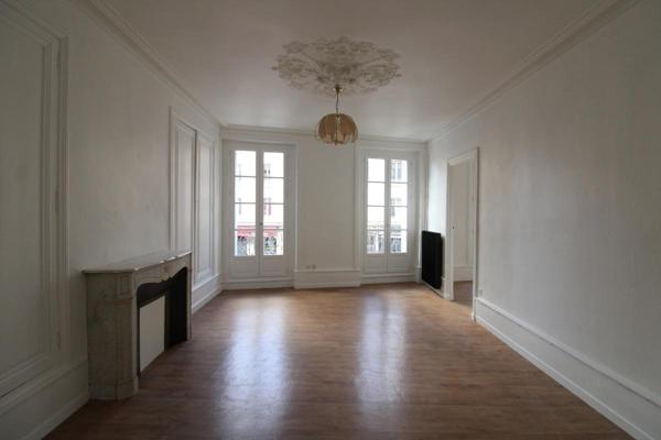 4 PLACE DU THERON - F4 au 1er étage - LUMINEUX