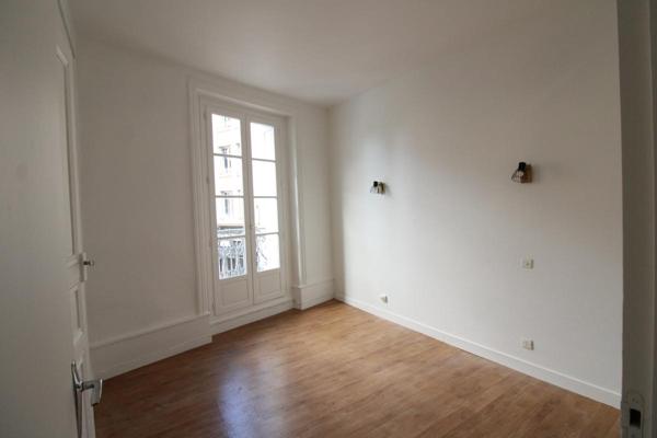 4 PLACE DU THERON - F4 au 1er étage - LUMINEUX