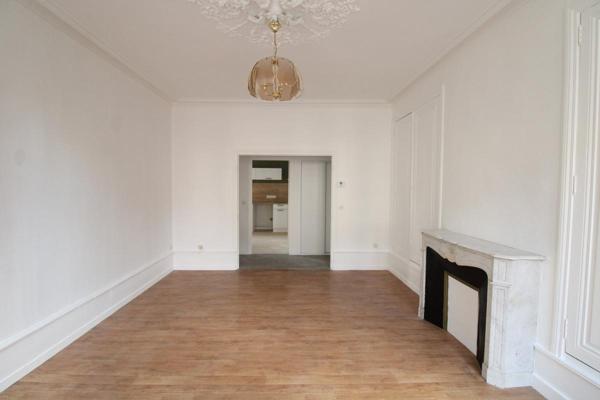 4 PLACE DU THERON - F4 au 1er étage - LUMINEUX