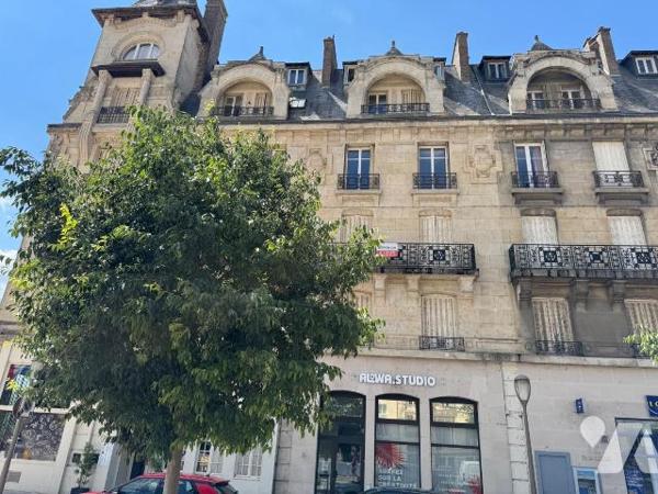 Nouveau mandat sur Charleville-Mézières, secteur Hôtel de Ville.

Appartement situé au troisi...
