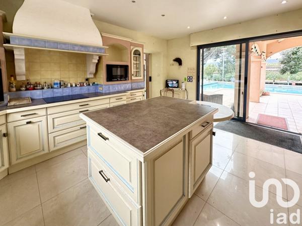 Maison traditionnelle 5 pièces de 193 m² à Le Plan-de-la-Tour (83120)