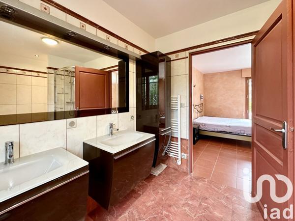 Maison traditionnelle 5 pièces de 193 m² à Le Plan-de-la-Tour (83120)