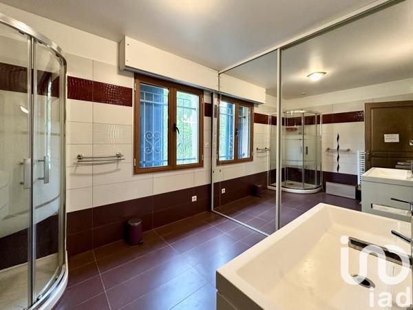 Maison traditionnelle 5 pièces de 193 m² à Le Plan-de-la-Tour (83120)