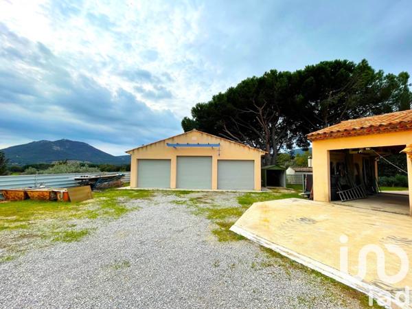 Maison traditionnelle 5 pièces de 193 m² à Le Plan-de-la-Tour (83120)