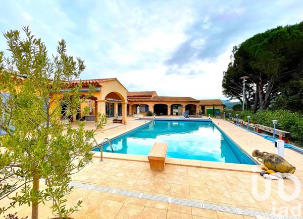 Maison traditionnelle 5 pièces de 193 m² à Le Plan-de-la-Tour (83120)