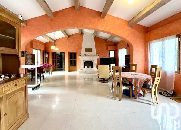 Maison traditionnelle 5 pièces de 193 m² à Le Plan-de-la-Tour (83120)