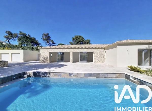 Maison à vendre 5 pièces 182 m² Nîmes