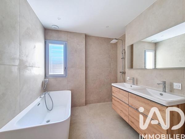 Maison à vendre 5 pièces 182 m² Nîmes