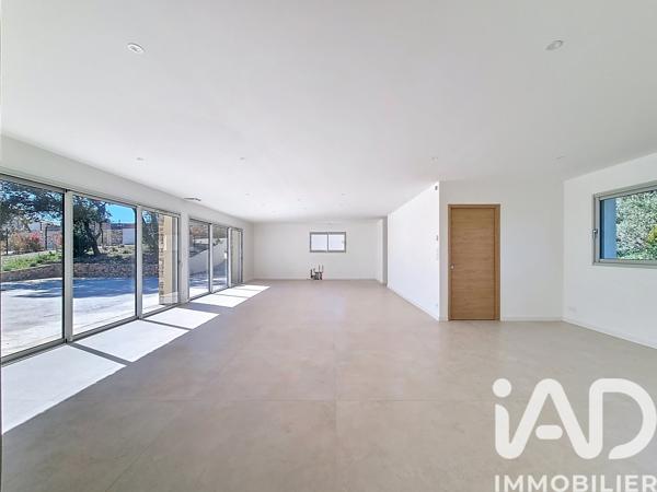 Maison à vendre 5 pièces 182 m² Nîmes