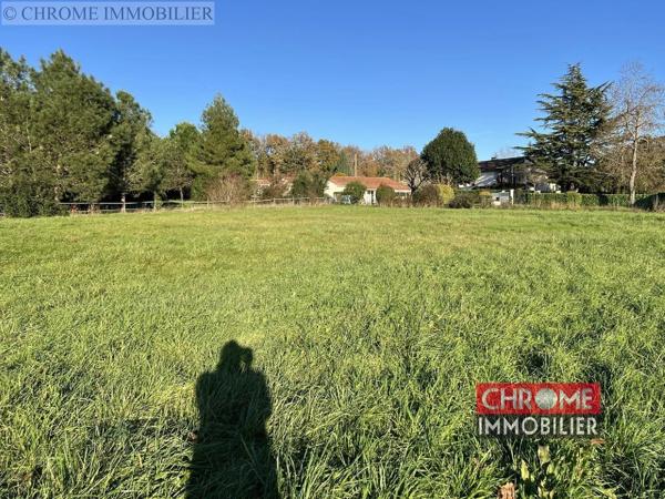 Vente                                                      Terrain
                        
                                         1276 m2                     à Virazeil